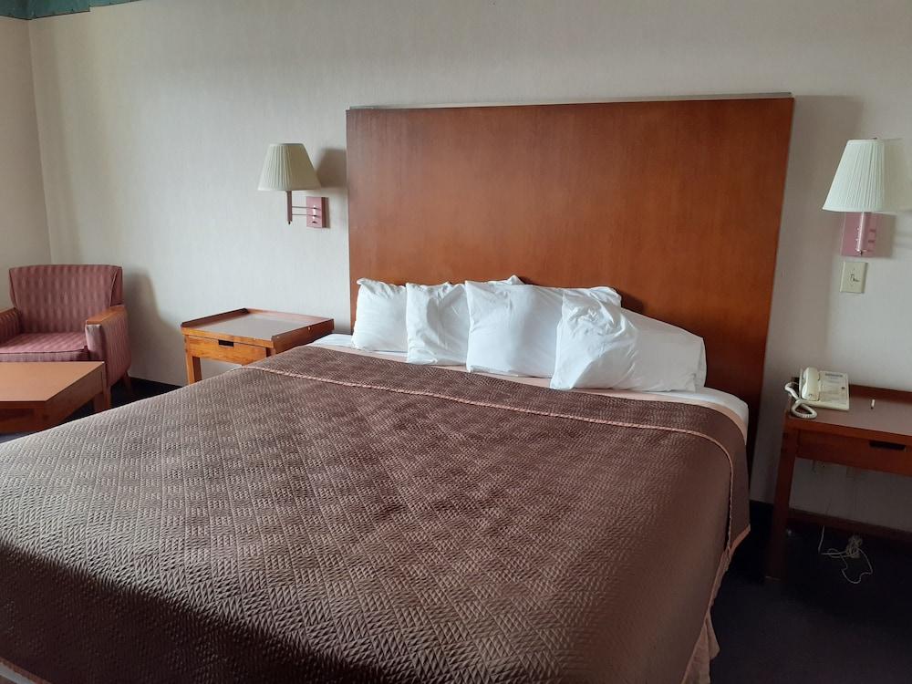 Rodeway Inn Галъп Екстериор снимка