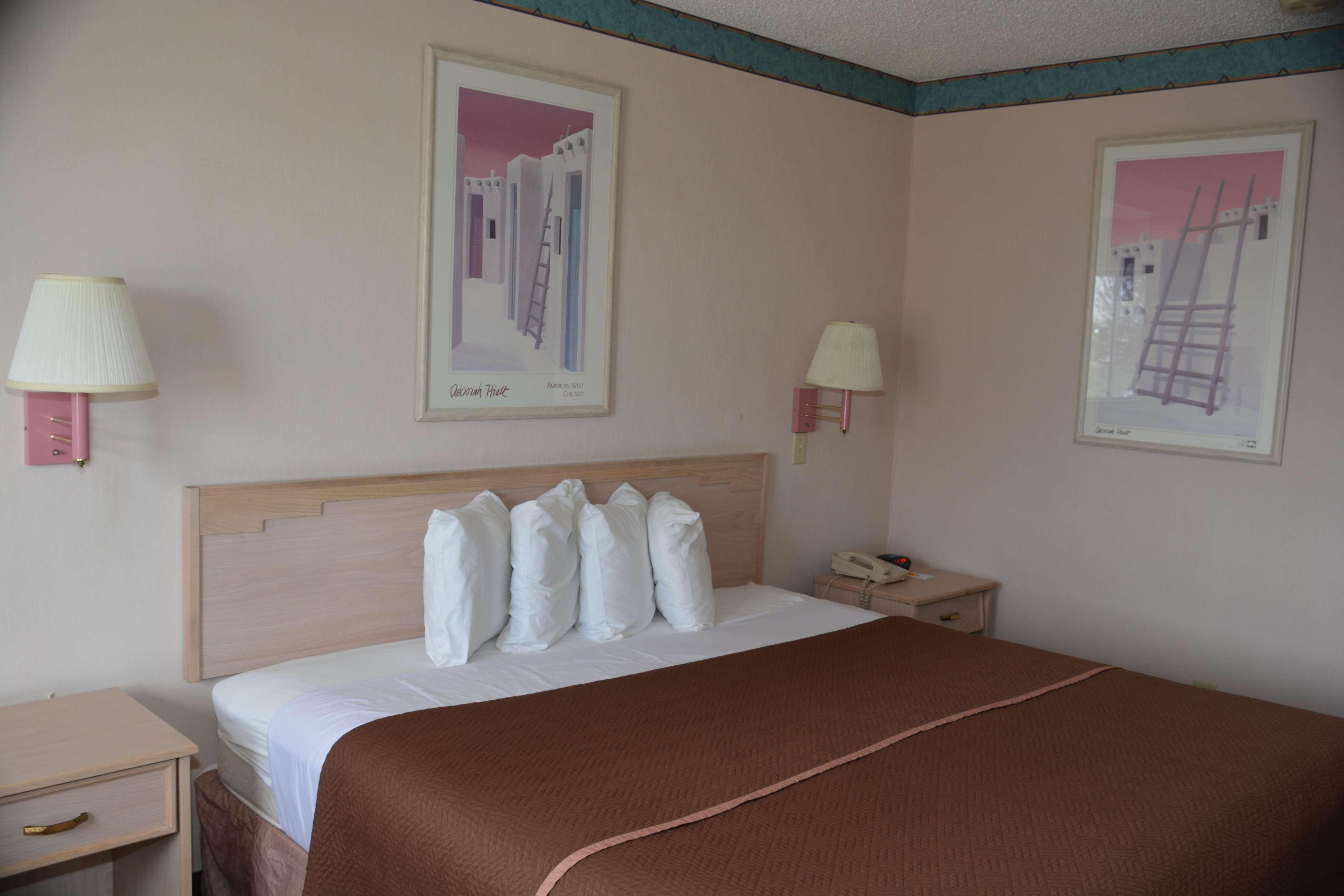 Rodeway Inn Галъп Екстериор снимка