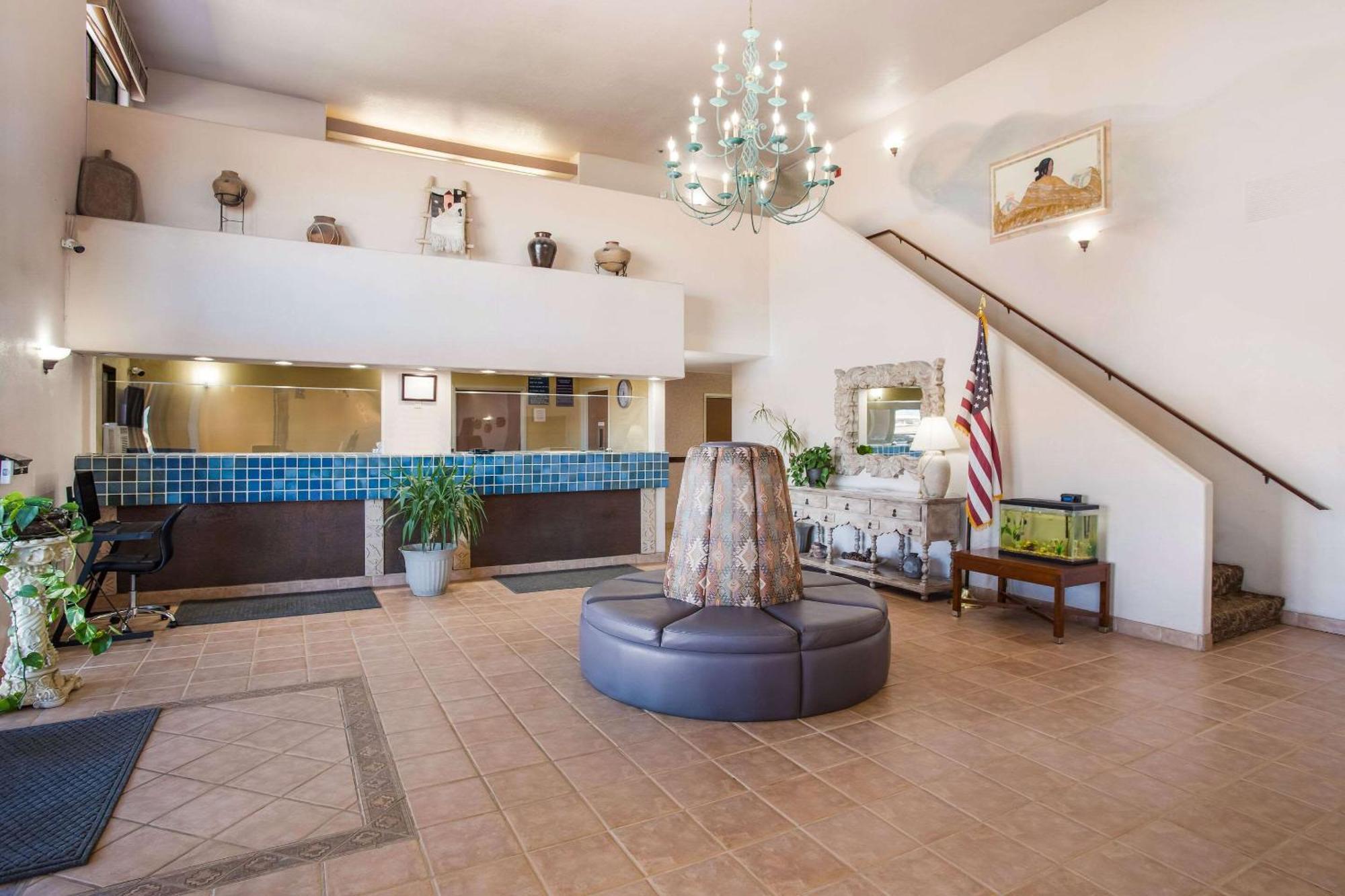 Rodeway Inn Галъп Екстериор снимка