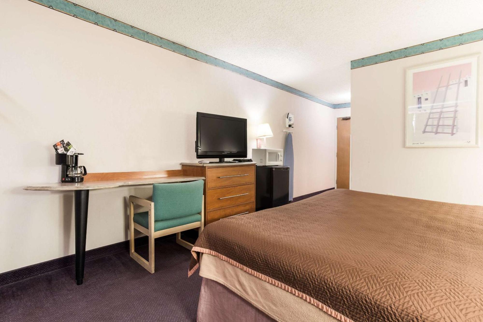 Rodeway Inn Галъп Екстериор снимка