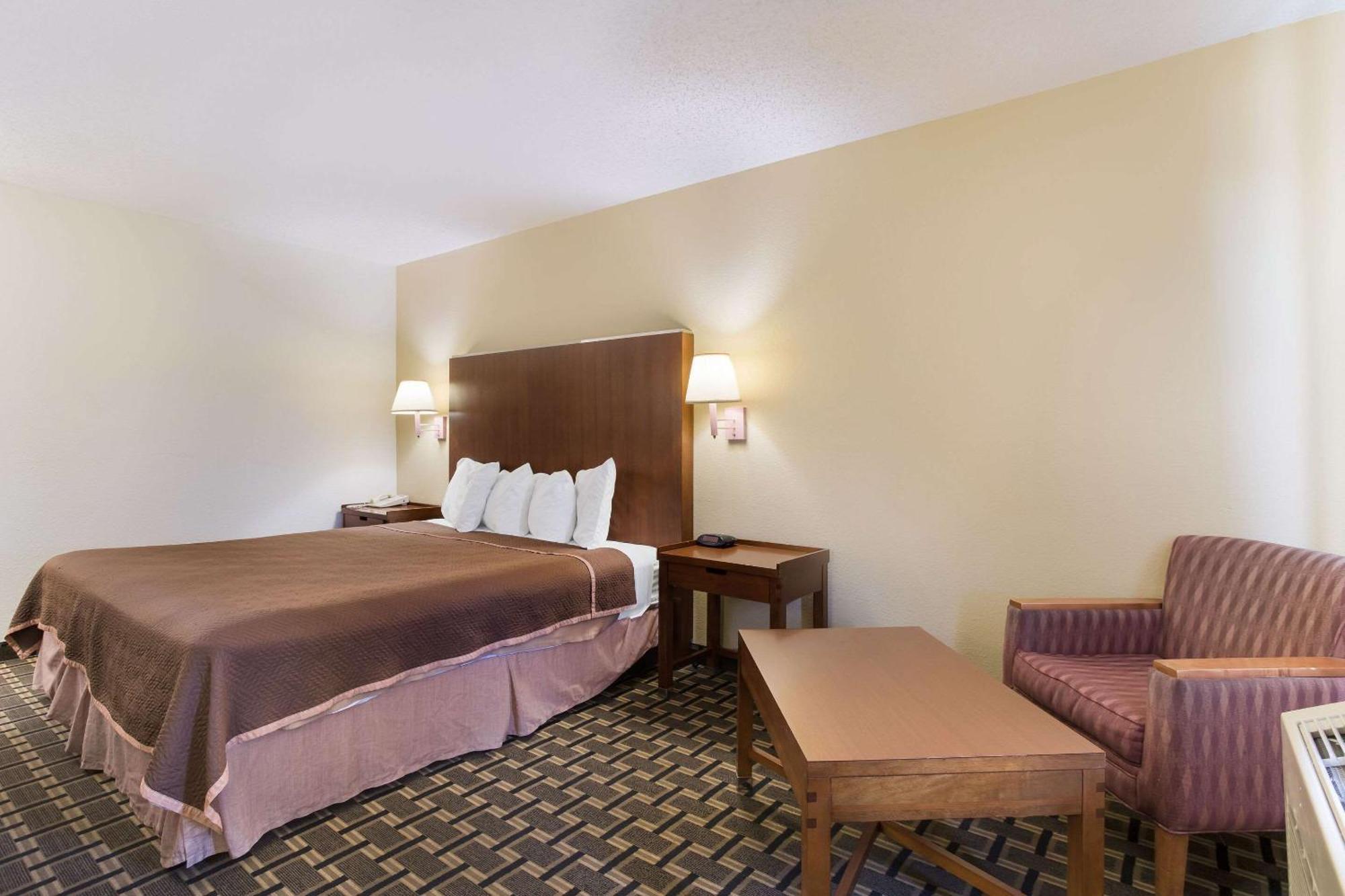 Rodeway Inn Галъп Екстериор снимка