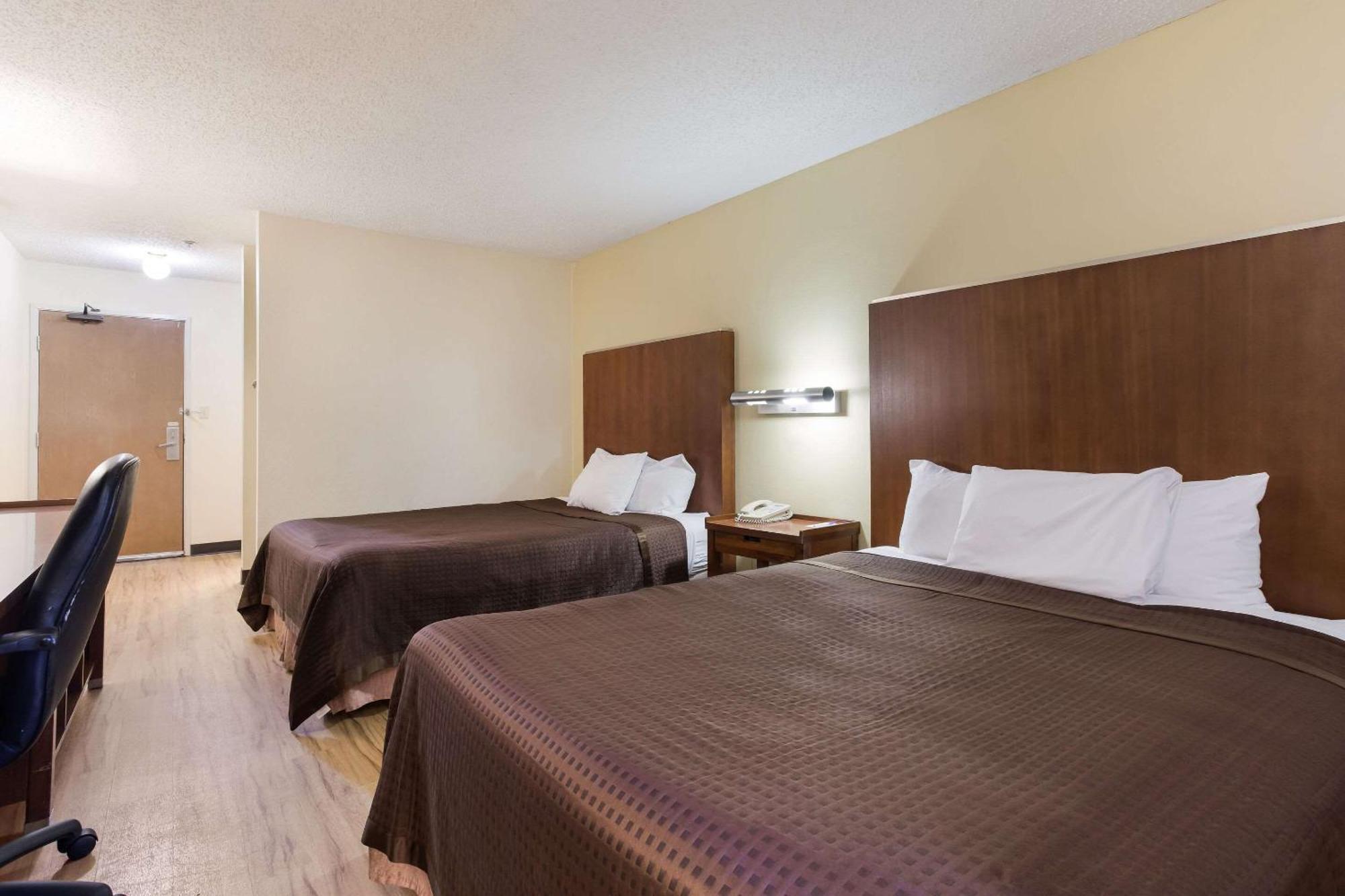 Rodeway Inn Галъп Екстериор снимка