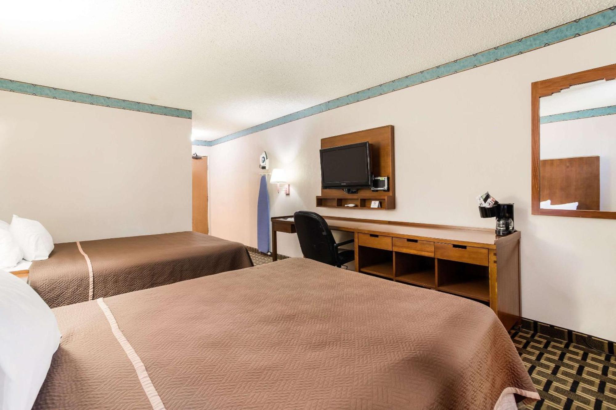 Rodeway Inn Галъп Екстериор снимка